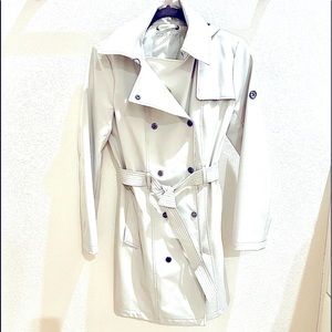 Rainy season is here so be ready with this gorgeous coat!